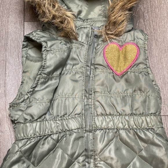 Girls Hooded Puffer Vest Green Size 6 - Picture 13 of 16